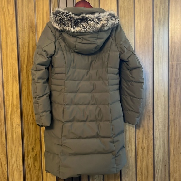 Marmot: Women's Down Coat with faux fur hood, Fill Power 700: Green: Size Small - Picture 3 of 11